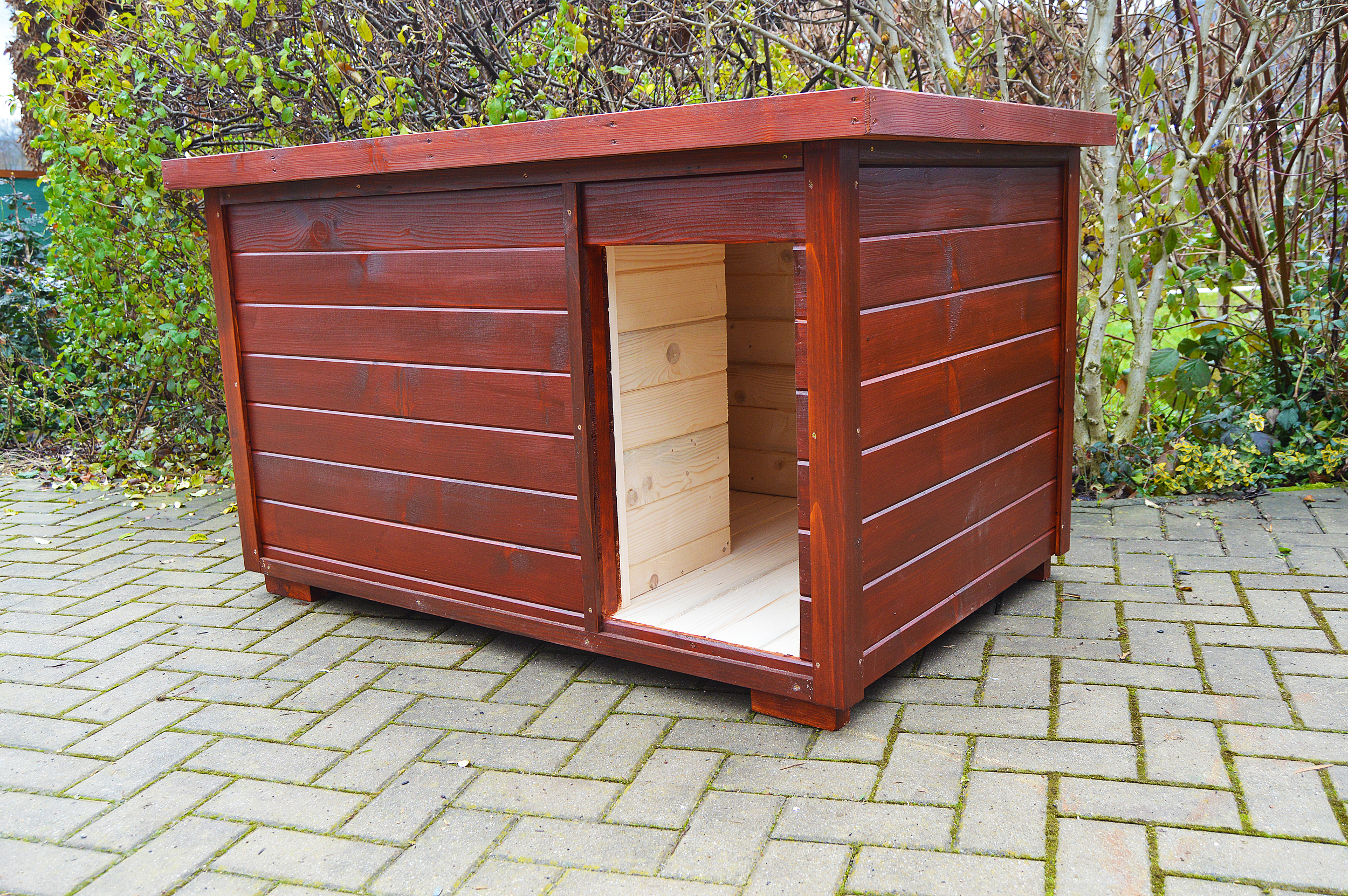 Zateplená psia búda TOBY s vodorovnou strechou v odtieni teak #1