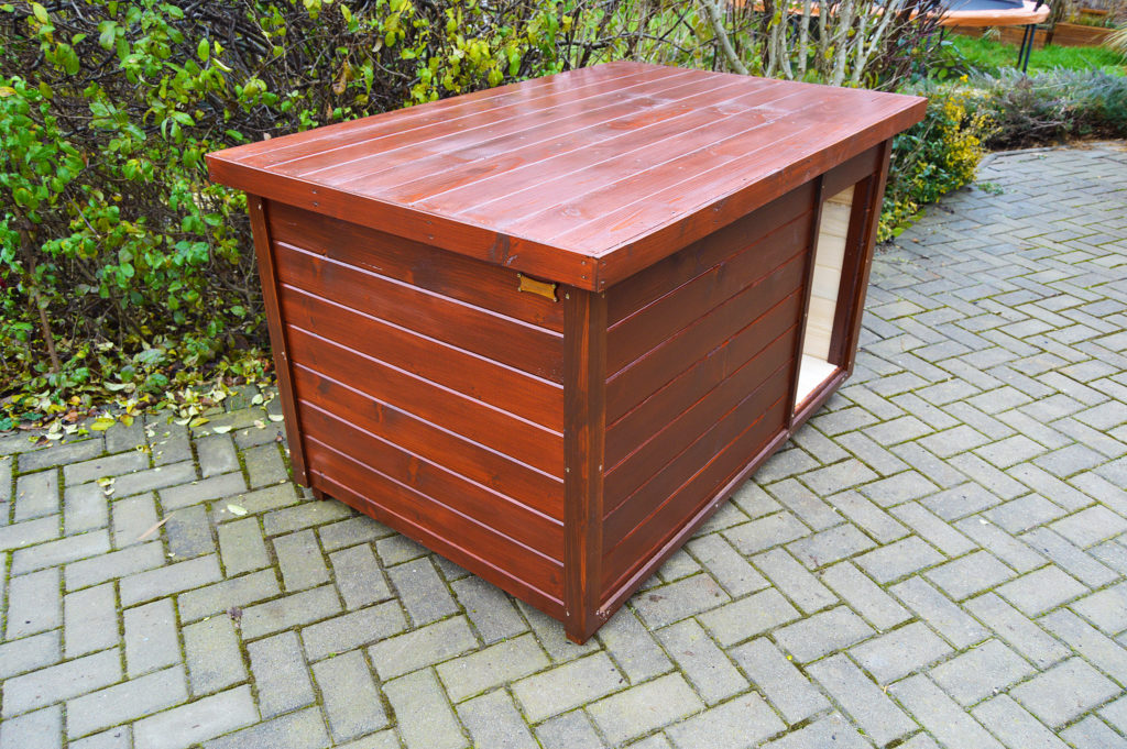 Zateplená psia búda TOBY s vodorovnou strechou v odtieni teak #2