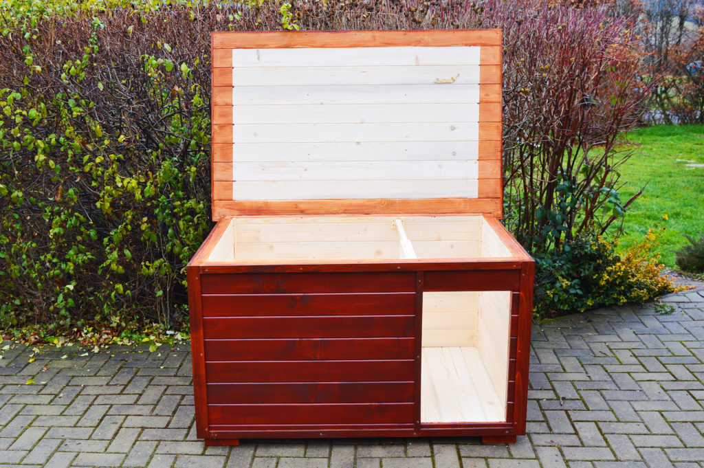 Zateplená psia búda TOBY s vodorovnou strechou v odtieni teak #6