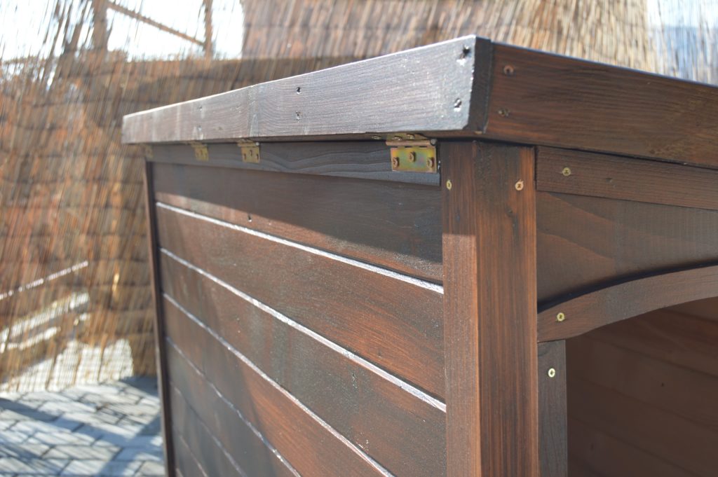 Psia búda SPOT so šikmou strechou a s vchodom na bočnej strane v odtieni orech #3