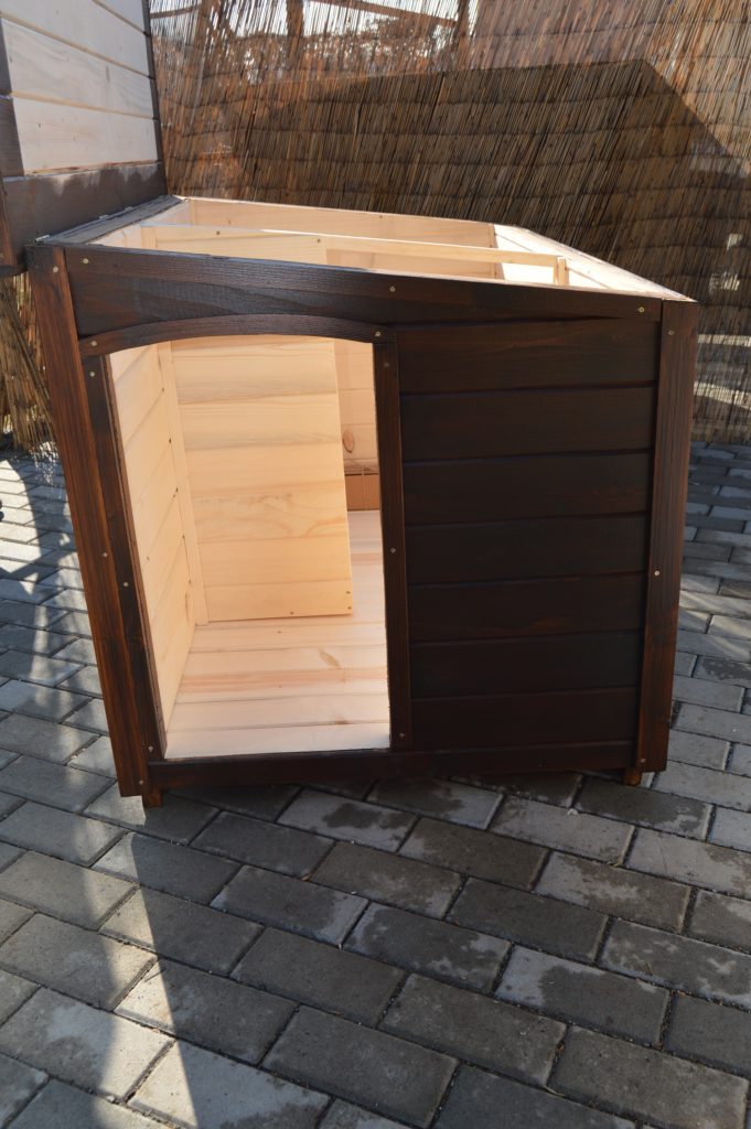 Psia búda SPOT so šikmou strechou a s vchodom na bočnej strane v odtieni orech #4