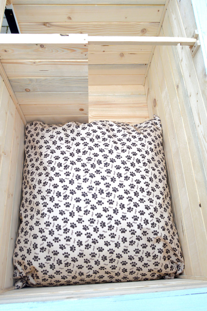 Vodeodolný vankúšik do búdy - labkový svetlý 75 x 70 cm #1.