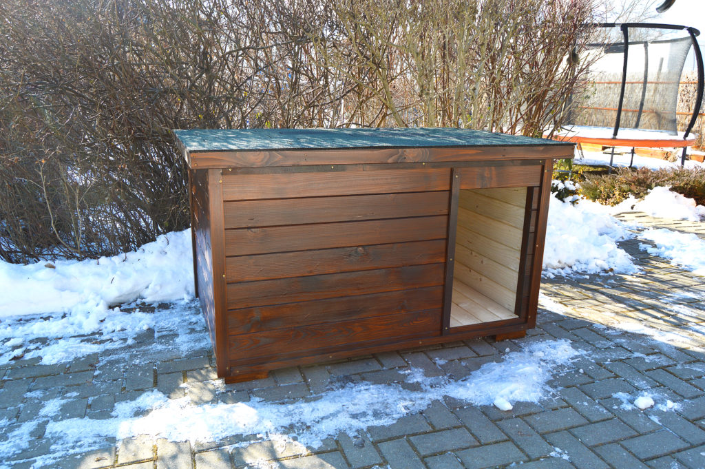 Zateplená psia búda TOBY s vodorovnou strechou v odtieni palisander #3