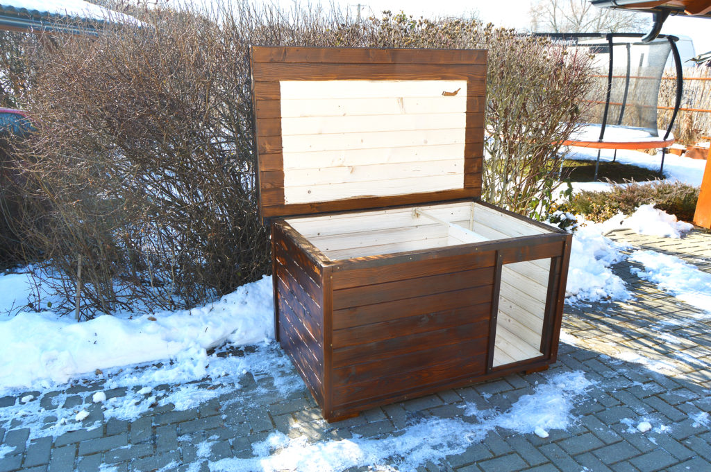 Zateplená psia búda TOBY s vodorovnou strechou v odtieni palisander #5