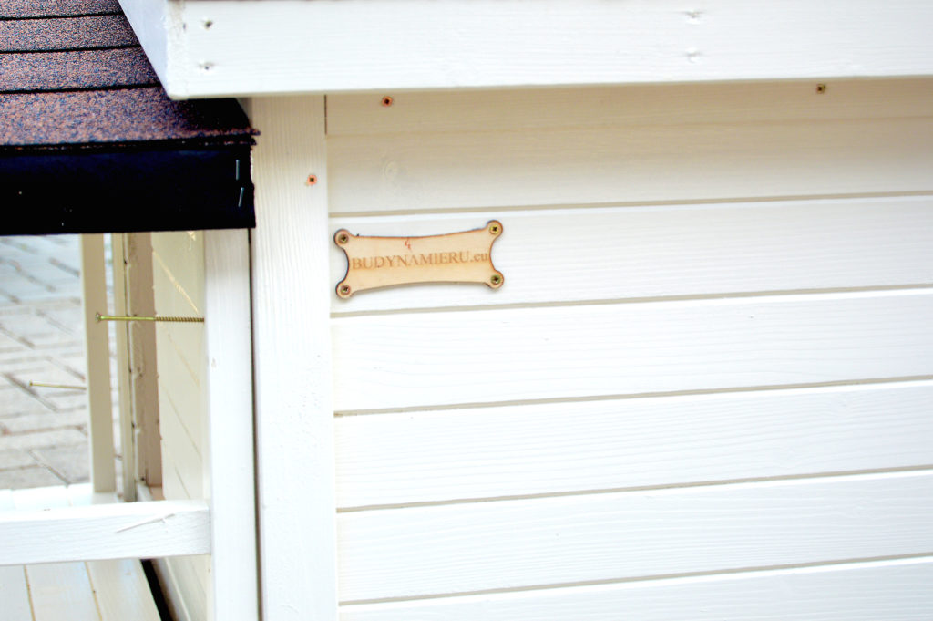 Psia búda DINO so šikmou strechou a praktickou krytou terasou #3