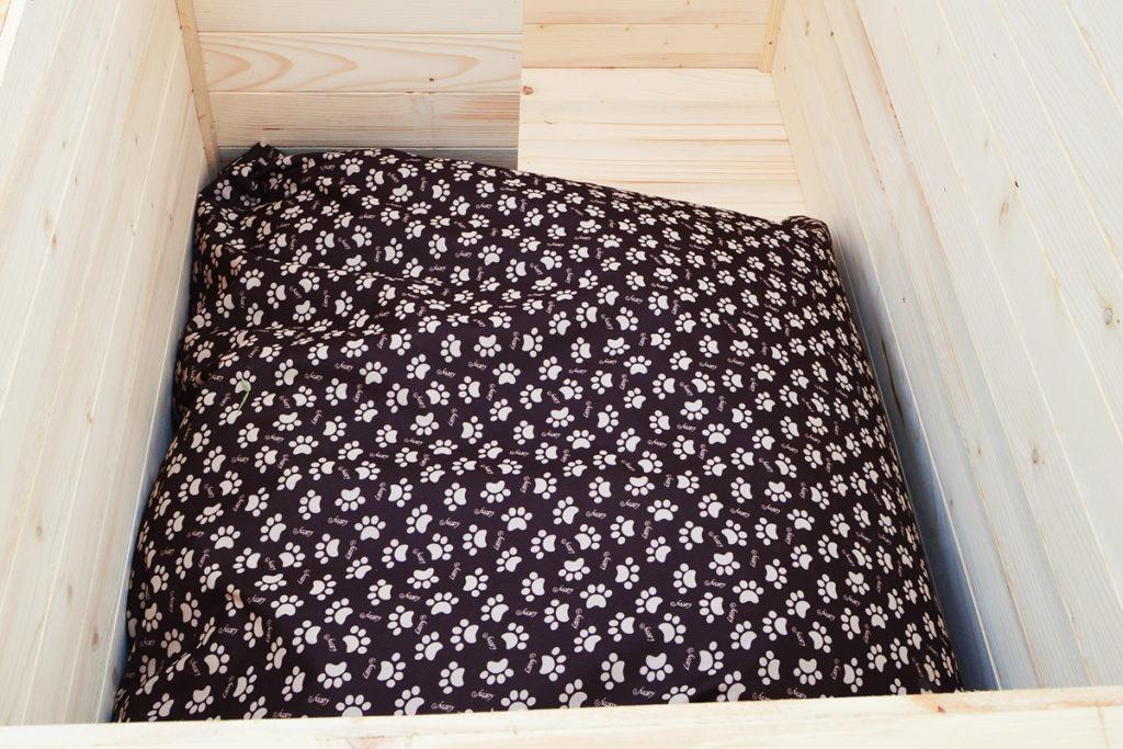 Vodeodolný vankúšik do búdy - labkový tmavý 75 x 70 cm #1.