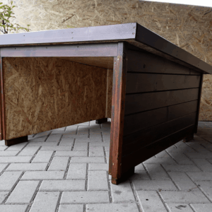 Strieška na misky pre psov alebo mačky z dreva so šikmou strechou