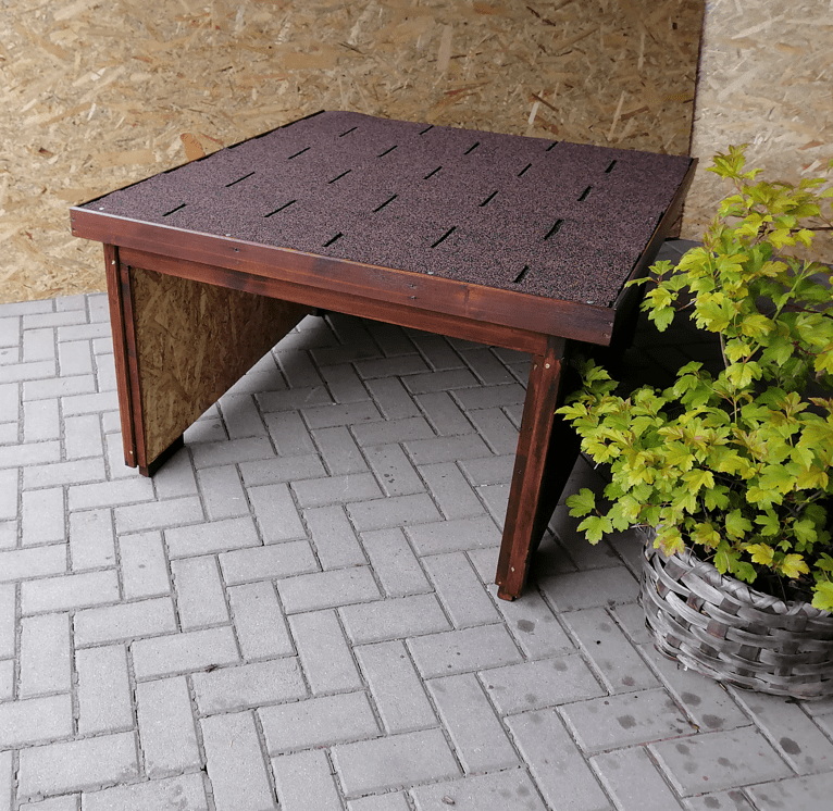 Prístrešok na misky pre psov alebo mačky z dreva so šikmou strechou